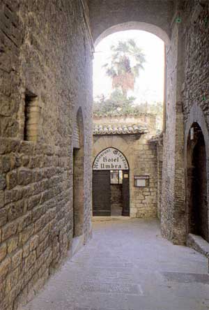 Hotel 3 stelle in Assisi Basilica di Santa Chiara - Umbra