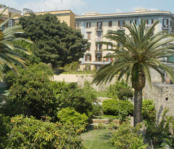 Bed and breakfast  in Napoli Chiaia - La Dimora di Nettuno