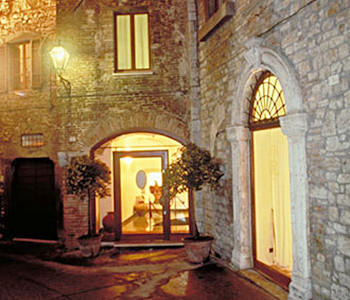 Hotel 4 stelle in Todi Dintorni di Perugia - Fonte Cesia