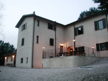 Farm Home in Valtopina Dintorni di Assisi - La Collina dei Treni